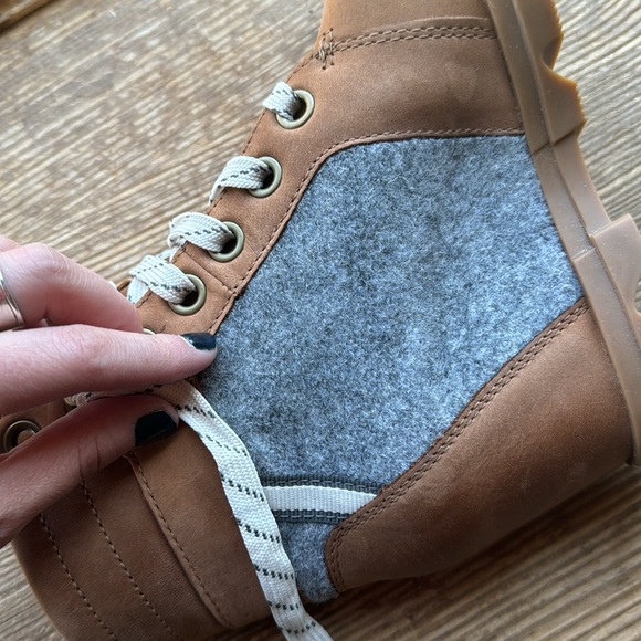 Brand new Sorel Joan of Arctic wedge III Lexie. Caramel Brown and gray in color - Picture 9 of 10
